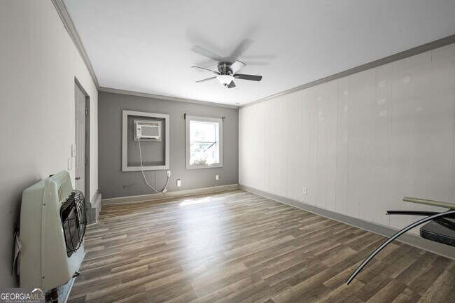 Photo - 590 Glen Iris Dr NE Unidad C