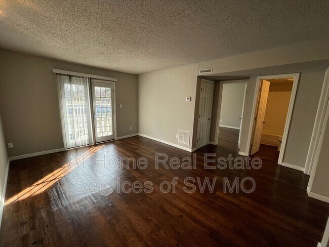 Photo - 712 E Sunshine St