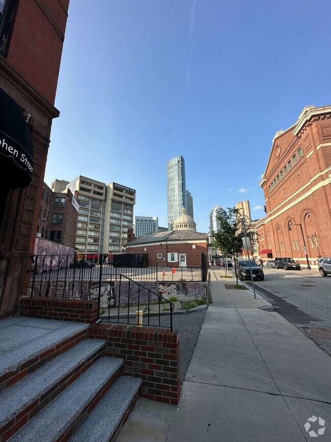 Building Photo - Stunning 2-bedroom, 1-bathroom apartment i...