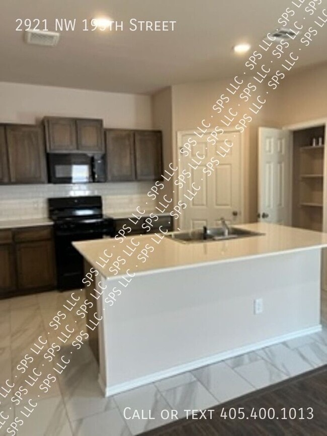 Photo - 2921 NW 195th St