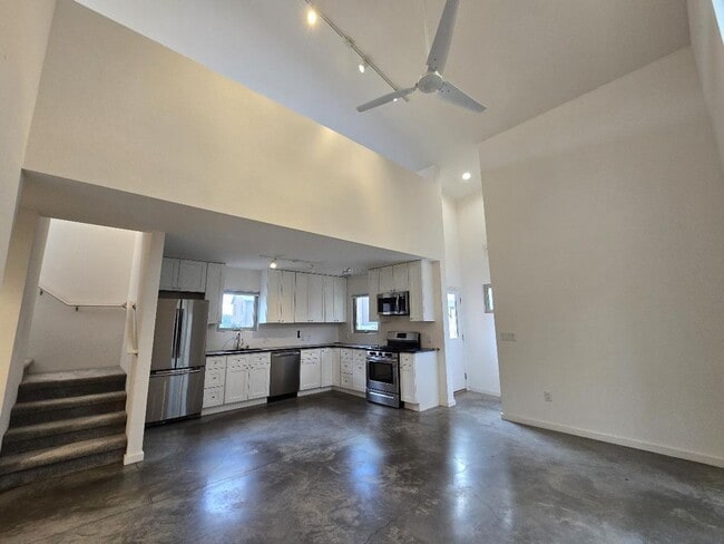 Photo - 2180 W Alameda St