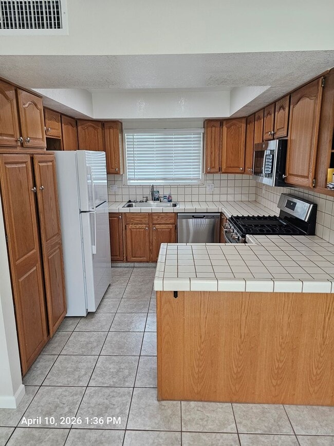 Photo - 2035 E Kern Ave