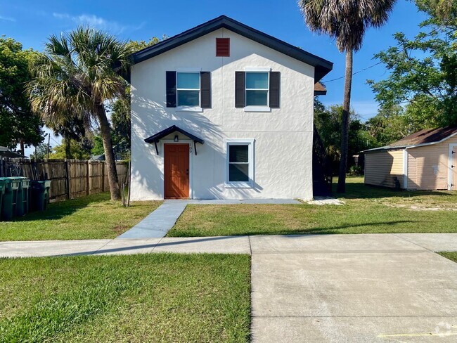 Building Photo - First Floor 2 Bed, 1 Bath Duplex in Eustis! Rental