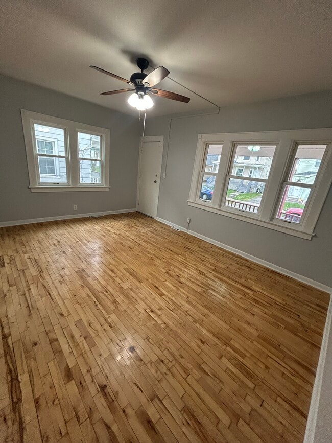 Photo - 40 Moulson St Unit 40 Moulson St