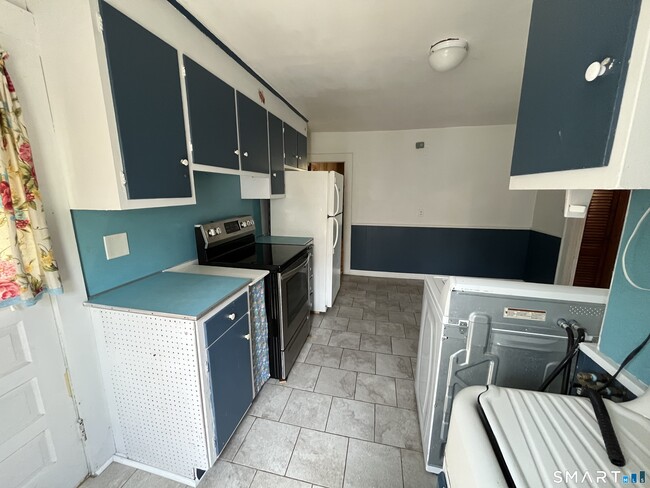 166 College St Unit 2