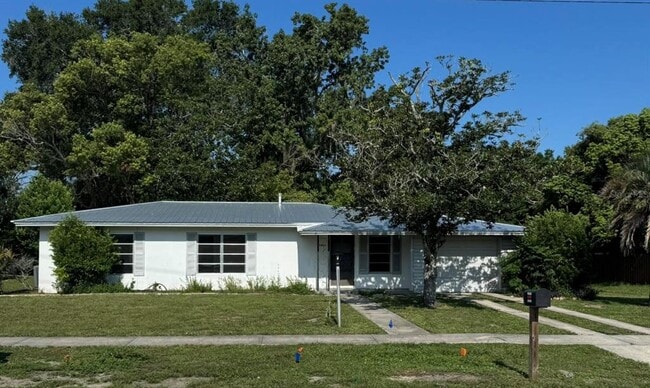 Building Photo - 6442 Treehaven Dr Rental