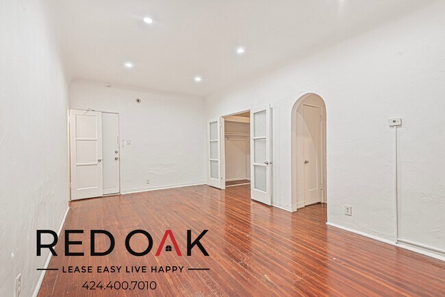 Photo - 706 N St Andrews Pl Unit 202