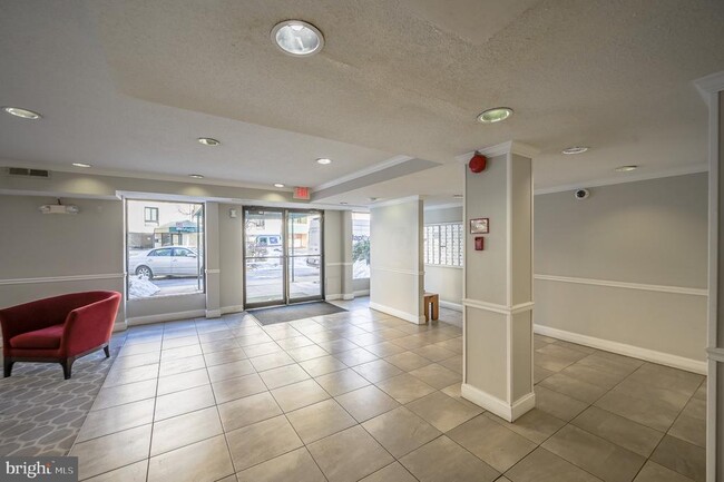 Building Photo - 6141 Leesburg Pike Unit 605