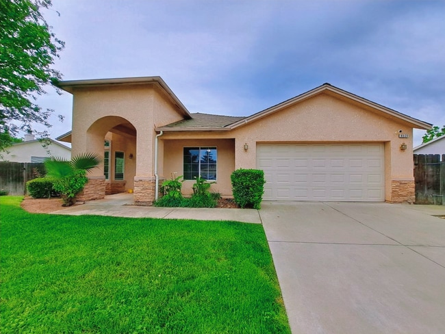 Building Photo - Spacious 4-Bedroom Cul-de-Sac Home w/ Solar in Fresno!