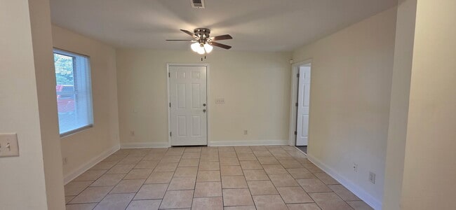 Photo - 1127 Sheppard Pl