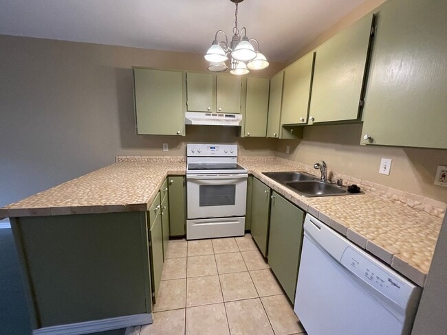 Building Photo - Unfurnished One Bedroom Available Immediately! Unit F-105