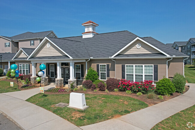 Woodland Heights of Greensboro - Woodland Heights of Greensboro Apartments