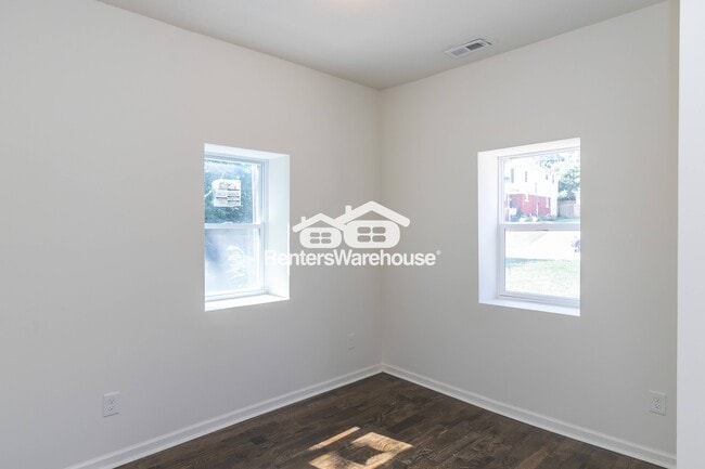 Photo - 2305 E 37th St