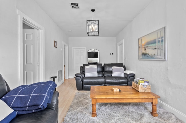 Photo - 3421 Pinewood Ave