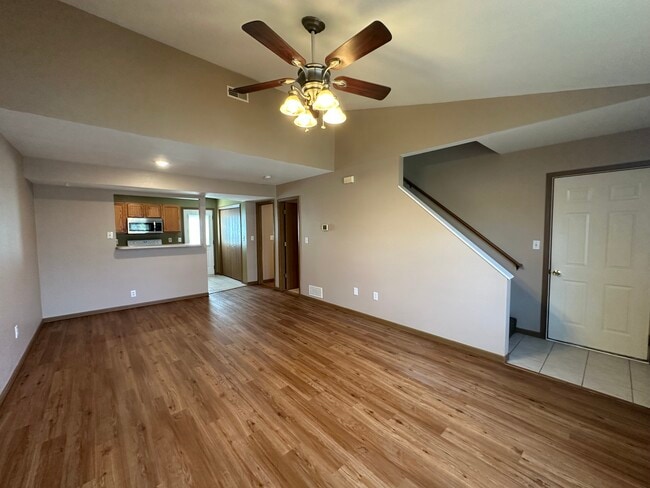 Sala de estar/comedor - Nivel principal - 3504 Zinnia Dr