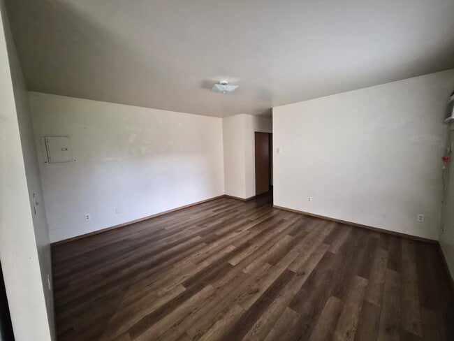 301 E 3rd St Unit 5