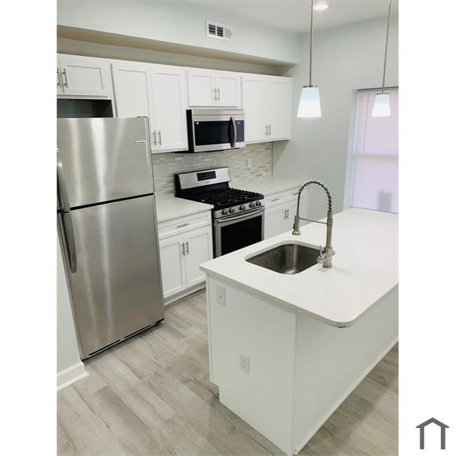 Photo - 820 N Lakewood Ave