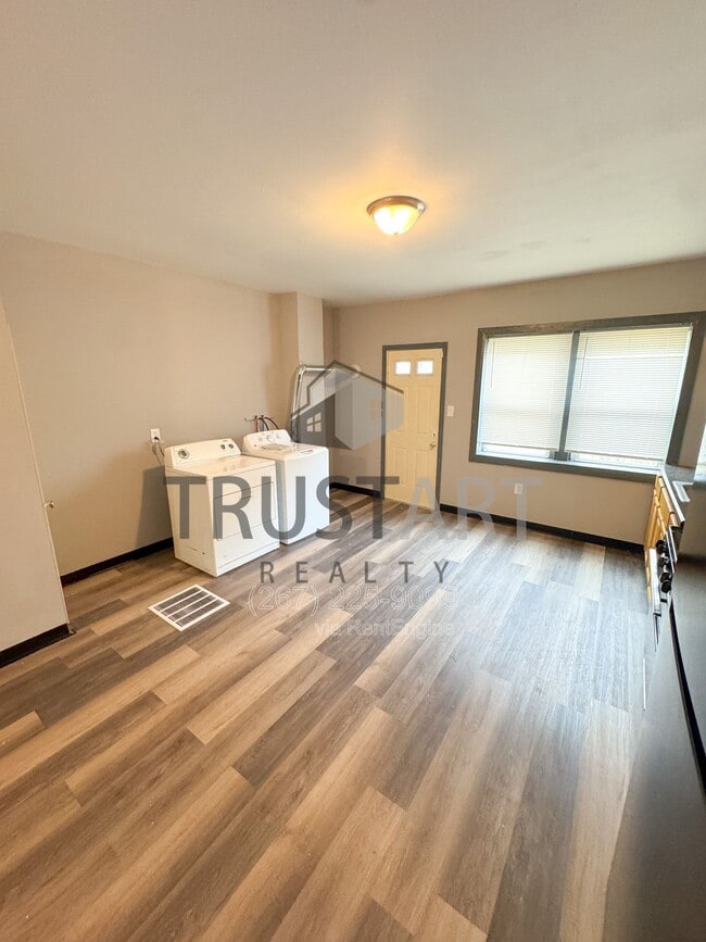 Photo - 1533 S Allison St