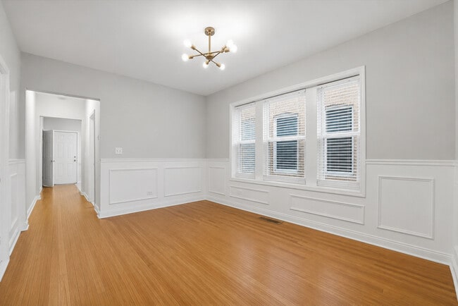 Photo - 5039 W Cullom Ave Unit 1