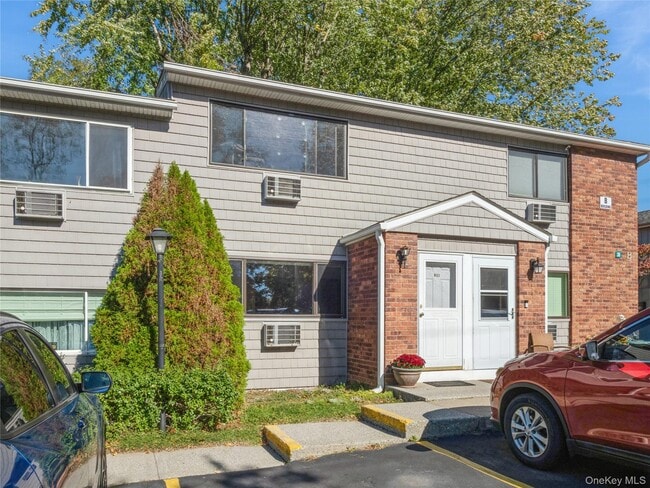 Building Photo - 36 Fair St Unit B11