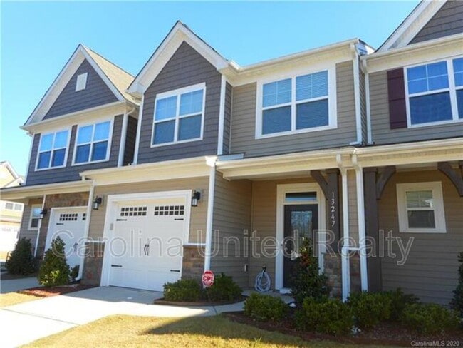 Building Photo - 13247 Savannah Point Dr Rental