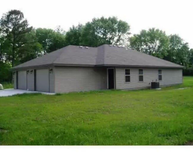 Photo - TWO BEDROOM DUPLEX IN THE HEART OF ELKINS ...