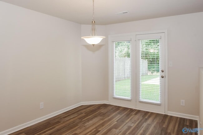 Photo - 204 Farmington Dr