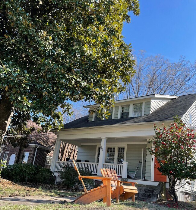 Adorable 2 Bedroom apartment located close... - Adorable 2 Bedroom apartment located close...