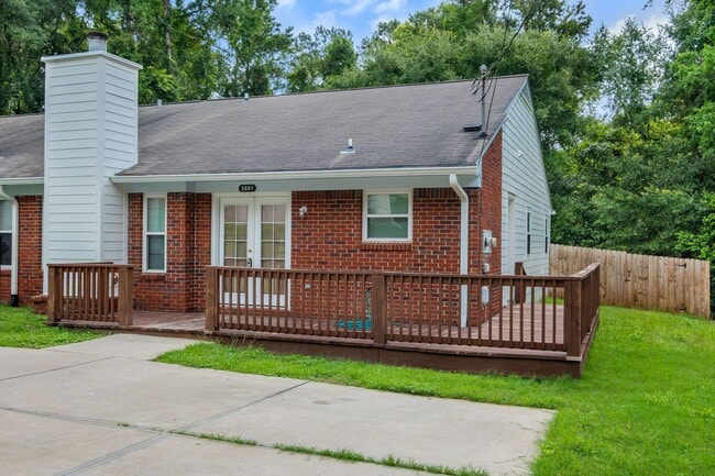 Building Photo - NW Tallahassee Duplex