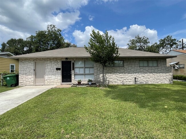 Photo - 5743 Beldart St Casa