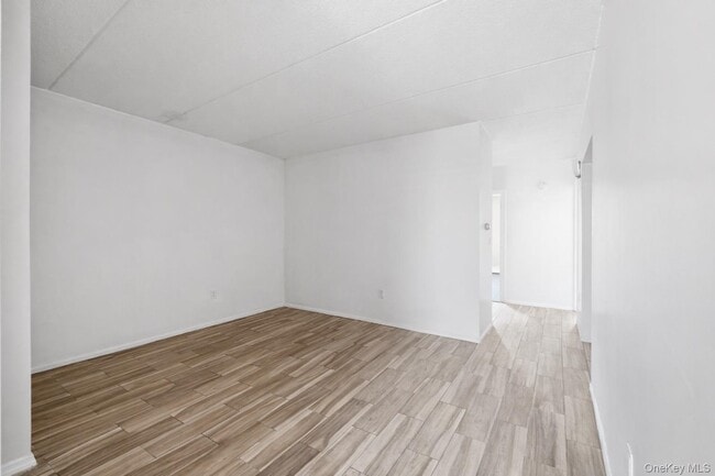 Photo - 426 E 159th St