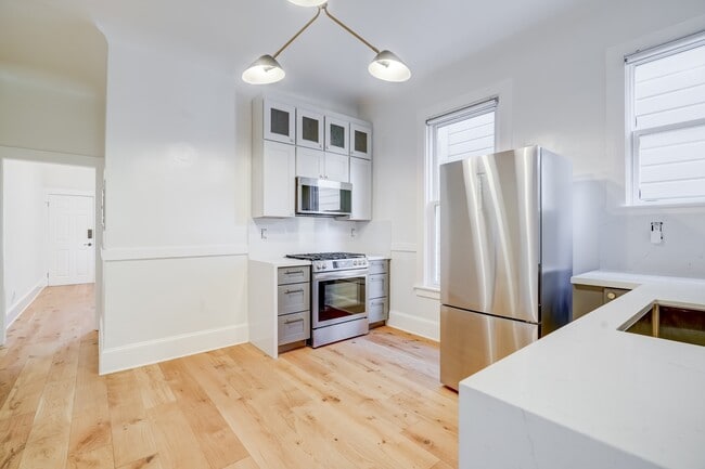 Photo - 1106A Shotwell St