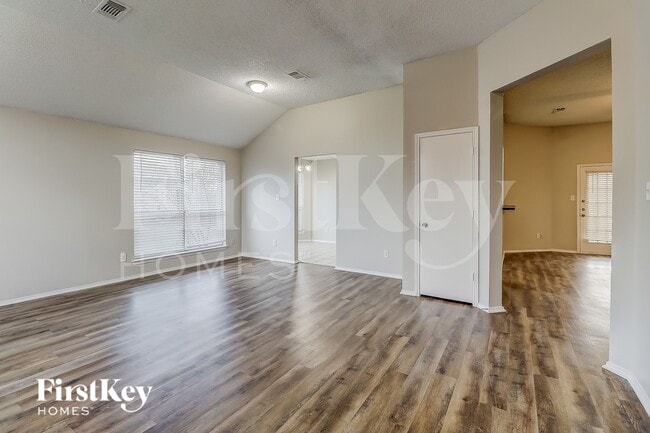 Photo - 912 Winterbury Ct