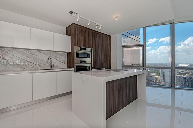 Photo - 851 NE 1st Ave Unit 1902