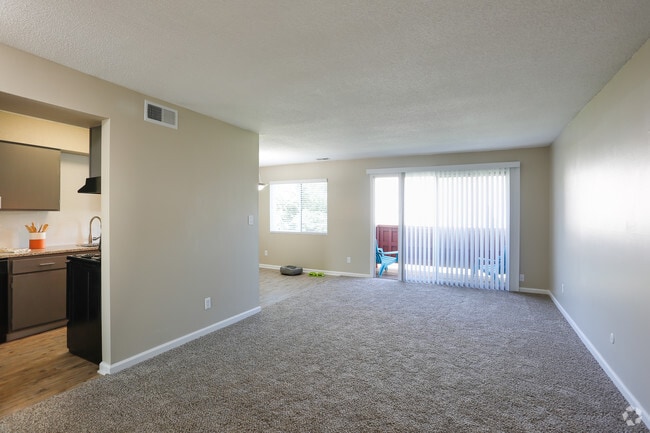 1BR, 1BA - 720 SF