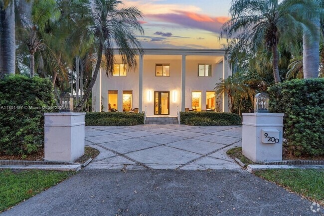 Building Photo - 9200 N Bayshore Dr Rental