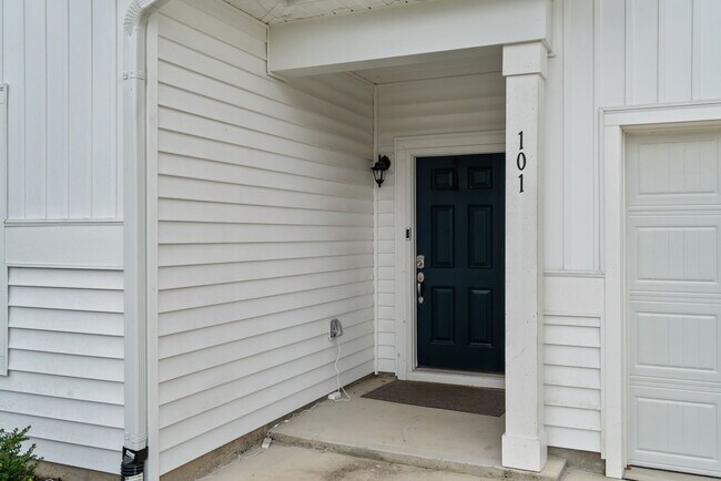 Photo - 101 Enfield Dr