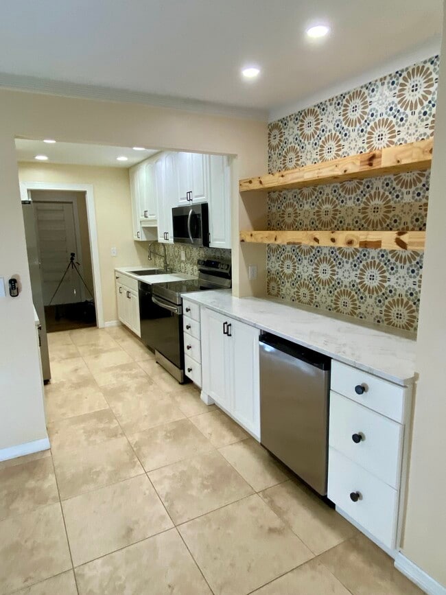Building Photo - 6248 Gretna Green Ct N
