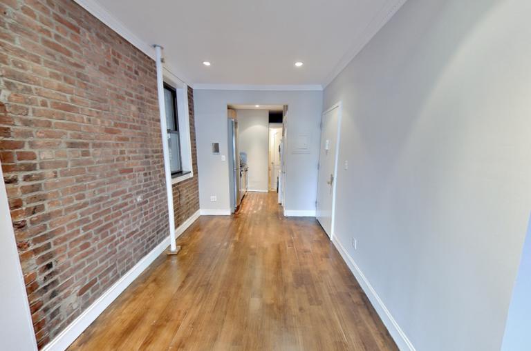 Photo - 722 Tenth Ave (49th & 50th St), #4C Unidad 4C
