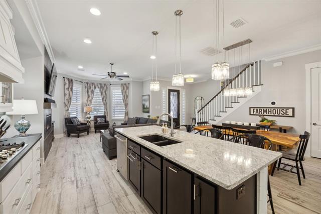 Photo - 408 Crockett Cir