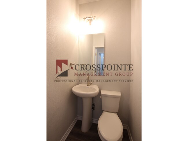 Photo - Stunning 2 Bed 2.5 Bath 1 Car Garage Townhome in Tyler!