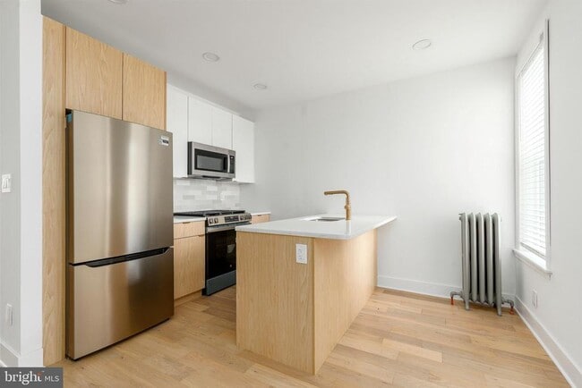 Photo - 5461 W Berks St