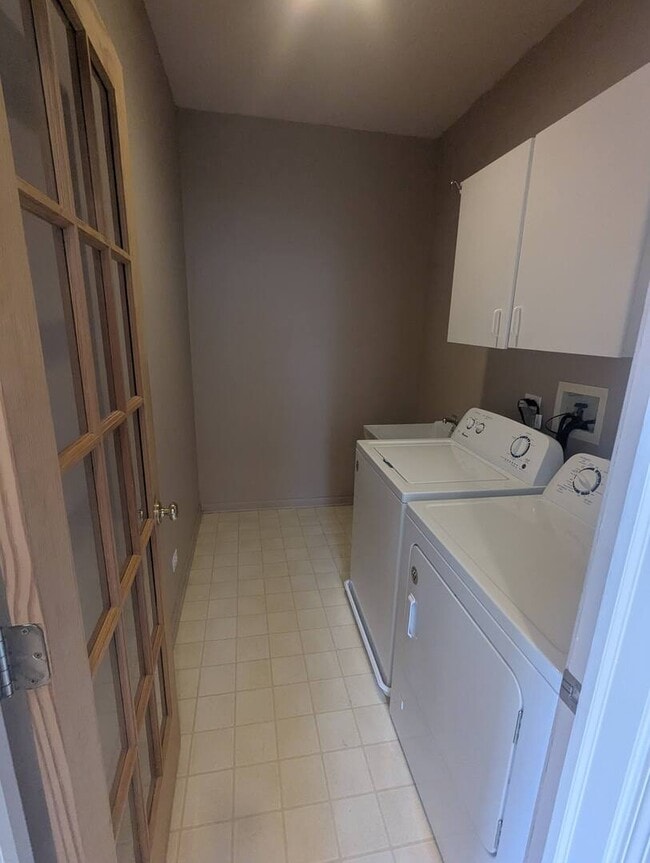 Photo - 432 E Thornhill Ln