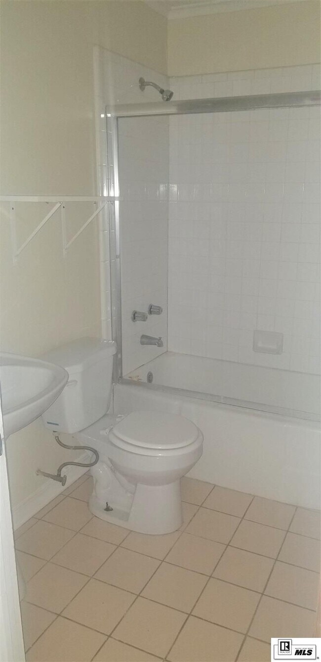 Photo - 1202 N McGuire Ave Casa