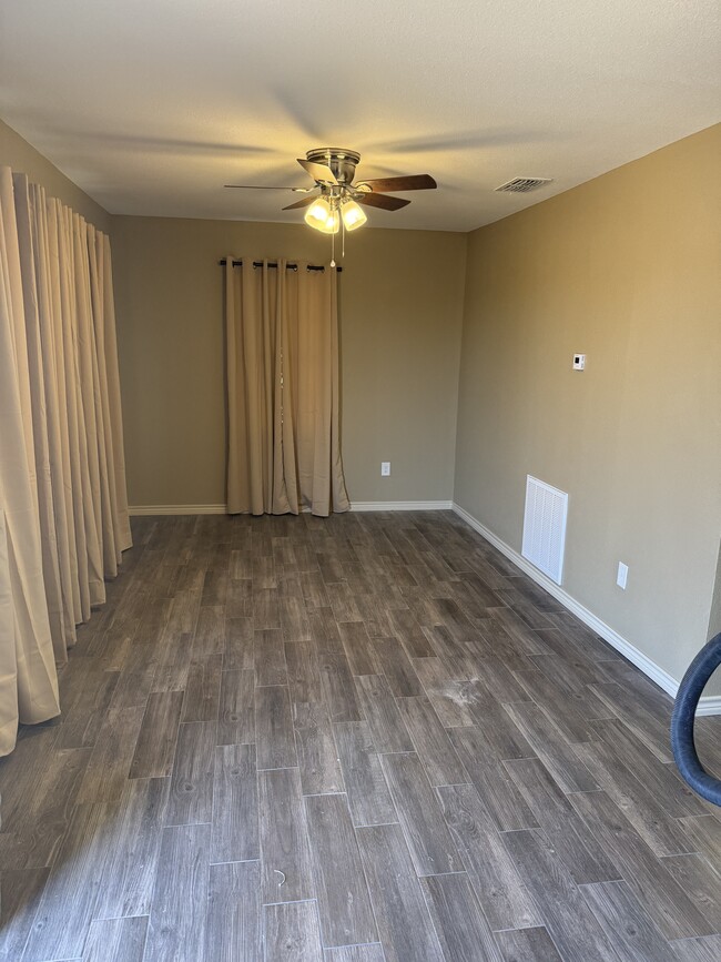 Living room - 2033 Shelton St