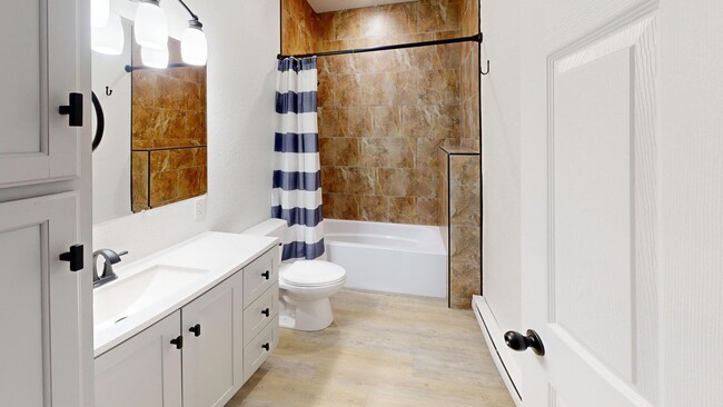 Photo - 105-107 W Oak St Unit 105 1/2 (Upper)