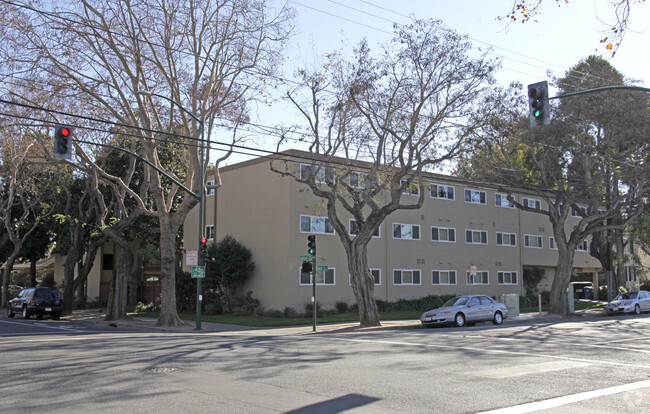 Central and Grand Apartments - Central and Grand Apartments