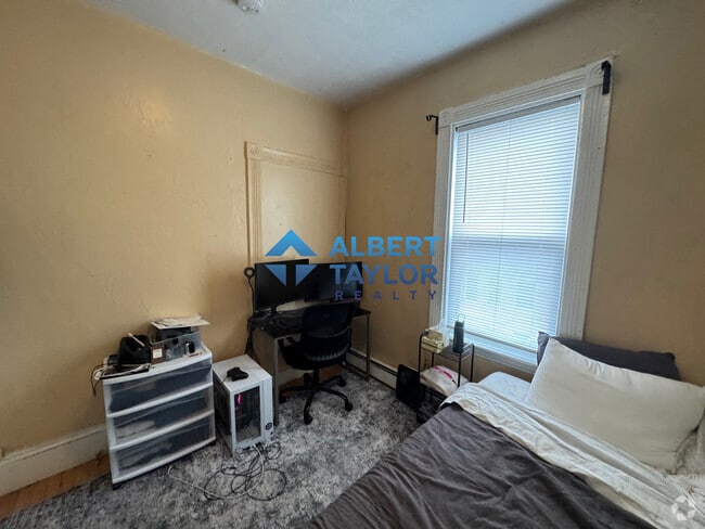Building Photo - 8 Eldora St Unit 2 Rental