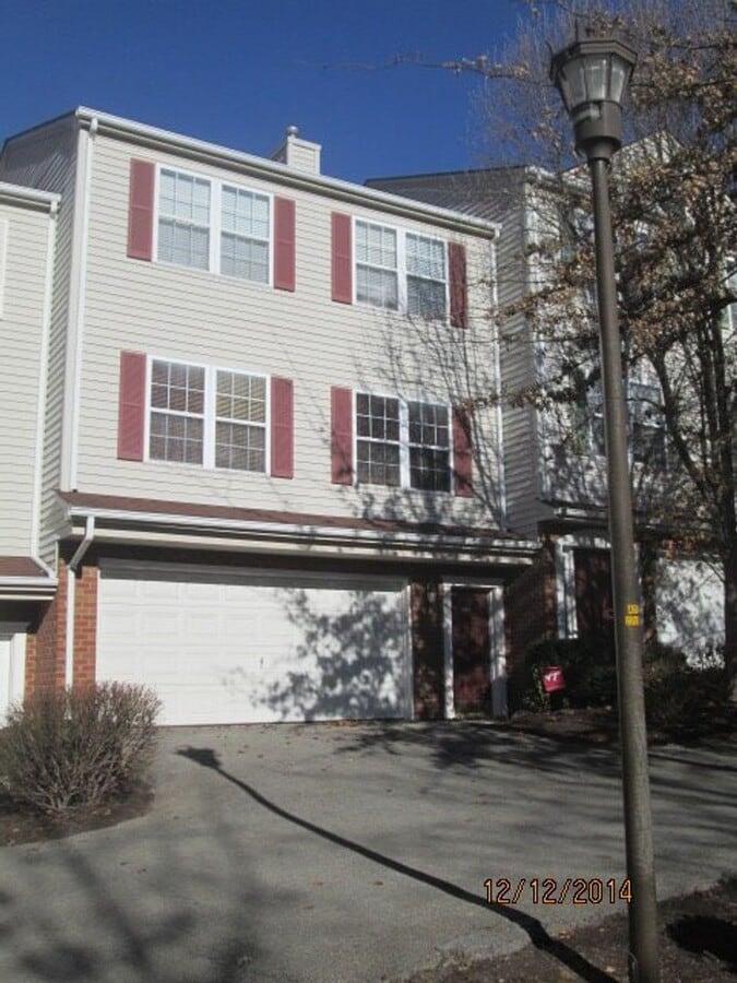 * RE-RENAL AVAILABLE ON 6/16/26 * 3 Bedroom 2.5 Half Bath Townhouse with 2 Car Garage - * RE-RENAL AVAILABLE ON 6/16/26 * 3 Bedroom 2.5 Half Bath Townhouse with 2 Car Garage