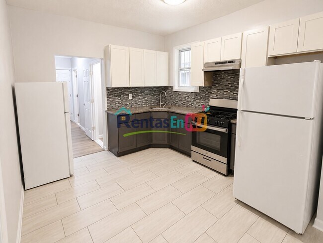 Building Photo - 67 S 7th St Unit 1B